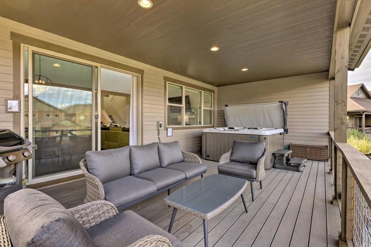 Chic Granby Home With Furnished Deck And Hot Tub! Exterior foto